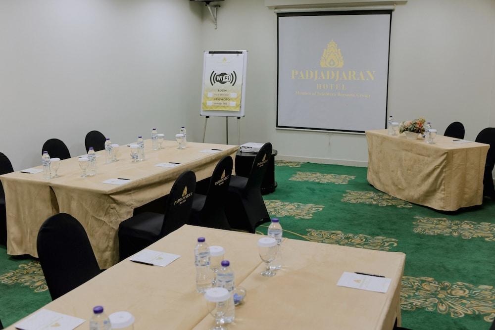 Padjadjaran Hotel Богор Екстериор снимка