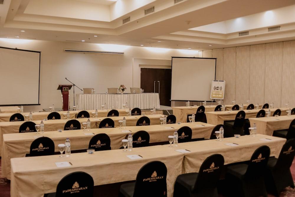 Padjadjaran Hotel Богор Екстериор снимка