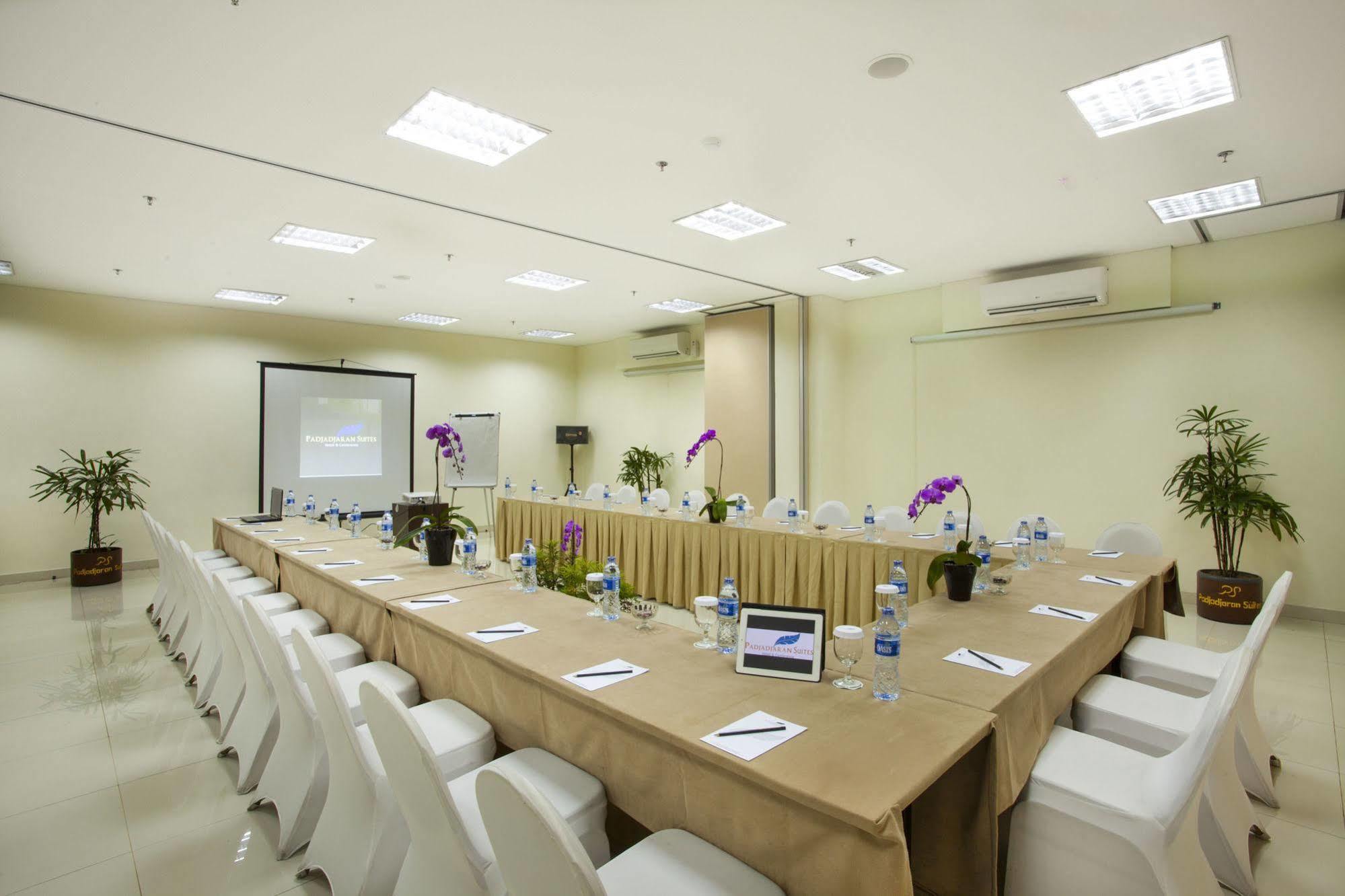 Padjadjaran Hotel Богор Екстериор снимка